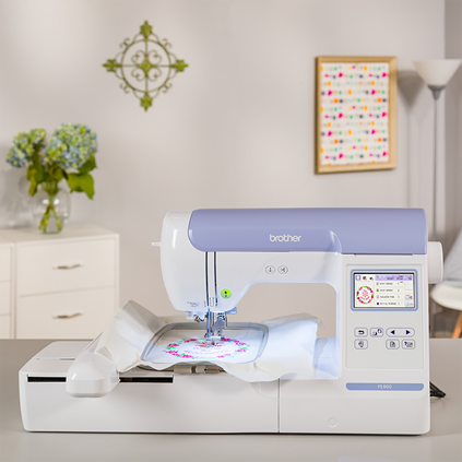  Brother Embroidery Machine PE800, 138 Built-in Designs, 5 x 7  Hoop Area, Large 3.2 LCD Touchscreen, USB Port, 11 Font Styles : אמנות,  יצירה ותפירה